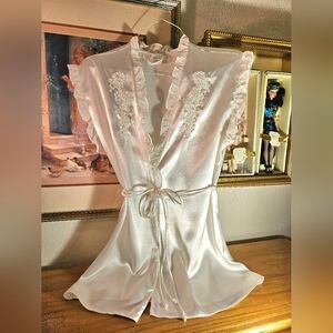 Vtg. LINEA DONATELLA Bridal White Short Satin Beaded Tie Robe Women's M Medium